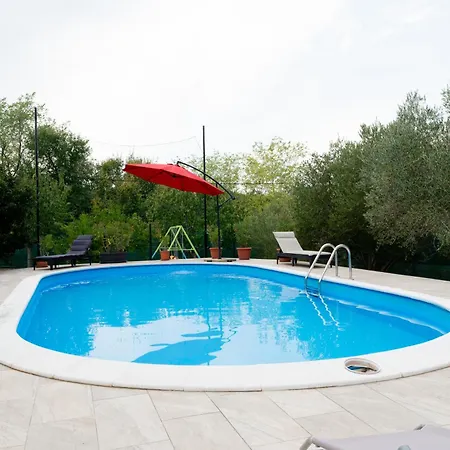 Bistre Villa *